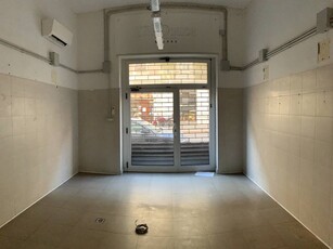 Negozio in Affitto a Milano, zona Isola, 5'000€, 80 m²