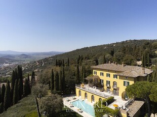 Residenza di lusso con piscina in vendita a Perugia