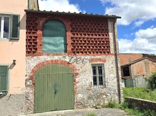 Rustico / Casale in vendita a Capannori - Zona: Lunata