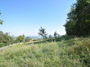 Terreno edificabile con giardino privato