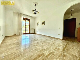 Trilocale con terrazzo, Teramo colleatterrato basso