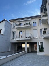 Trilocale in VIA VOLTA, Desio, 1 bagno, giardino in comune, 831 m²