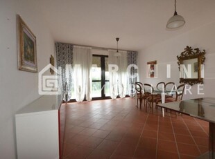 Villa a schiera a Lucca, 5 locali, 2 bagni, giardino privato, 195 m²