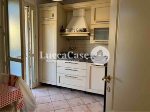 Villa a schiera a Lucca, 7 locali, 2 bagni, posto auto, 160 m²