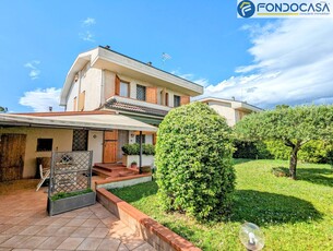 Villa Bifamiliare in vendita a Montignoso - Zona: Cinquale