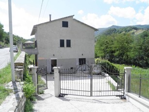 Villa in vendita a Cantiano