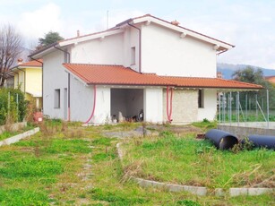 Villa in vendita a Capannori - Zona: Lammari