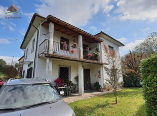 Villa in vendita a Capannori - Zona: Marlia