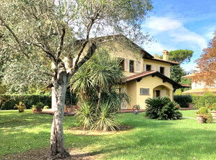 Villa in vendita a Forte dei Marmi - Zona: Centro