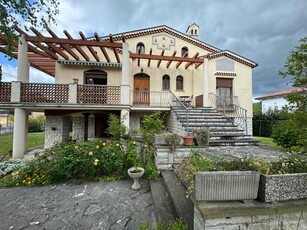 Villa in vendita a Gualdo Tadino