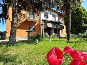 Villa in vendita a Imola
