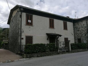 Villa in vendita a Piazza Al Serchio