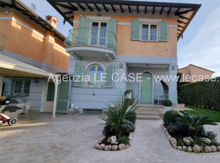 Villa in vendita a Pietrasanta - Zona: Marina di Pietrasanta