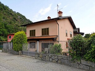Villa in vendita a Porto Ceresio