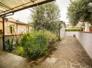 Villa in vendita a Prato - Zona: Tavola