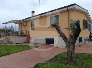 villa indipendente in vendita a Nettuno