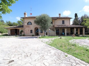 Villa singola in Via Gran Sasso, Ancarano, 6 locali, 4 bagni, con box