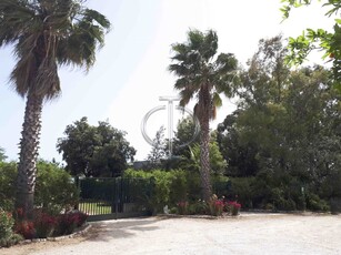 Villa (zona turistica) di 6 vani /1852 mq a Bisceglie