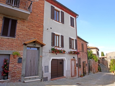 Terratetto ristrutturato in zona Torrita a Torrita di Siena