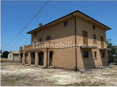 Villa nuova a Montecassiano - Villa ristrutturata Montecassiano