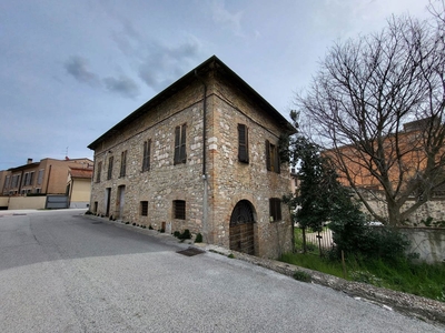 Casa indipendente da ristrutturare a Foligno
