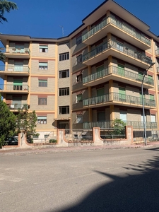 Appartamento a Benevento, 9 locali, 2 bagni, 130 m², 1° piano