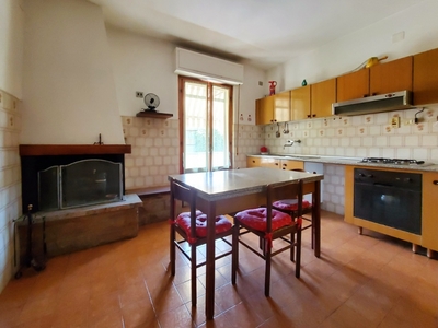 Appartamento in Via Togliatti, Capolona, 5 locali, 1 bagno, 109 m²