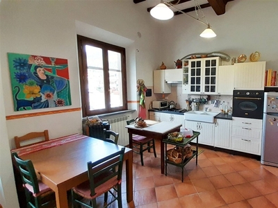 Appartamento a Castelfranco Piandiscò, 5 locali, 2 bagni, 100 m²