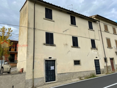 Appartamento a Civitella in Val di Chiana, 10 locali, 3 bagni, 215 m²