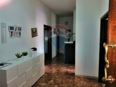 Appartamento a San Giovanni Valdarno, 6 locali, 1 bagno, con box