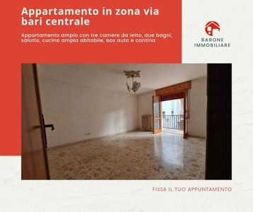 Appartamento ad Altamura, 5 locali, 2 bagni, 155 m², da ristrutturare