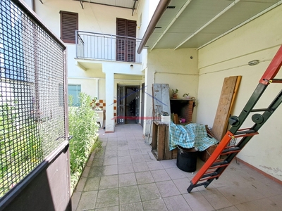 Appartamento ad Arezzo, 5 locali, 2 bagni, giardino privato, arredato