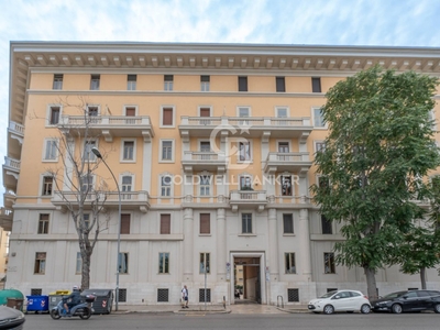 Appartamento in Corso Vittorio Veneto, Bari, 5 locali, 1 bagno, 160 m²