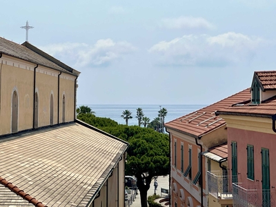 Appartamento in Vendita a Diano Marina Via Genova