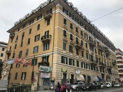 Appartamento in Vendita a Genova Via Monticelli 4