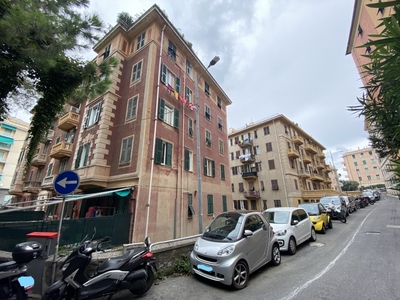 Appartamento in Vendita a Genova Via Pratolongo 9