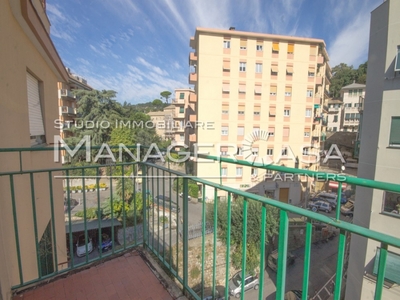 Appartamento in Vendita a Genova Via Sapeto
