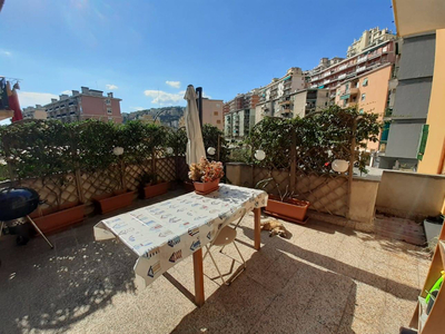 Appartamento in Vendita a Genova Via Vesuvio