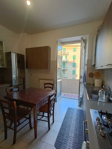 Appartamento in Vendita a Genova via Villini Negrone
