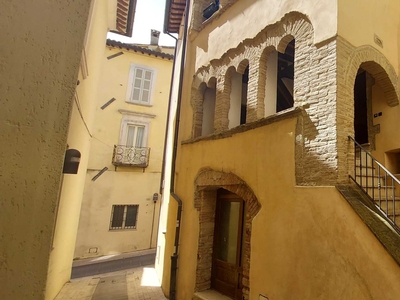 Appartamento in Vendita a Massa Martana Piazza Giordano Bruno