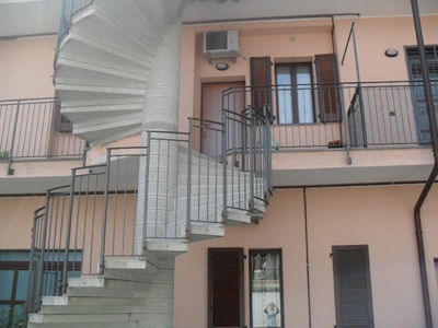 Appartamento in Vendita a via Cattaneo