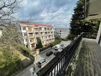 Appartamento in Via Almerico Meomartini, Benevento, 6 locali, 2 bagni