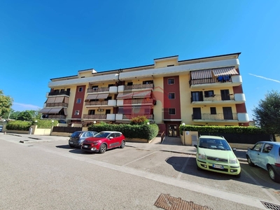 Appartamento in Via Cavour, Benevento, 5 locali, 2 bagni, con box