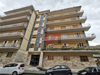Appartamento in Via Francesco Flora, Benevento, 5 locali, 1 bagno