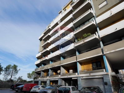 Appartamento in Via Salvatore Matarrese, Bari, 5 locali, 2 bagni