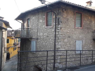 Appartamento in Via Senzano, Monte Isola, 7 locali, 150 m² in vendita