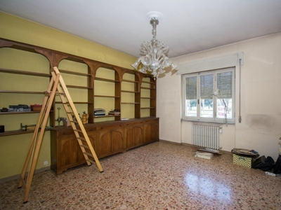 Appartamento in Viale Giotto, Arezzo, 5 locali, 2 bagni, 140 m²