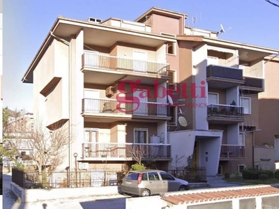 Attico in Via Alba Fucens, L'Aquila, 3 locali, 1 bagno, con box, 75 m²