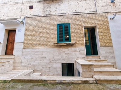Bilocale a Bari, 2 bagni, 46 m², porta blindata, taverna in vendita