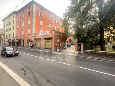 Trilocale in Via Castiglione 91, Bologna, 1 bagno, giardino privato